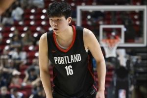 NBA官方：杨瀚森在自己的夏季联赛首秀中展现出全能的技术👀