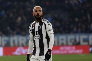 土媒：费内巴切有意先租后买道格拉斯-路易斯