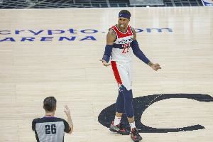 欧篮名记：霍姆斯和帕纳辛纳科斯达成协议 下赛季薪水税后235万欧