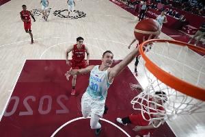 佐兰被国家队开除！其妻子发文：他离开了这持续几年的马戏团