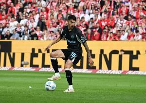 记者：勒沃库森很可能留下帕拉西奥斯，有报价也必须超过5000万欧