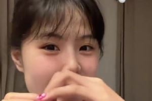 李月汝表演手势舞：早上好各位 有什么倒忙可以让我帮吗