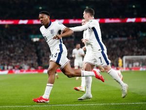 斯凯利迎来19岁生日，英格兰队官方送祝福