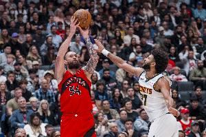 化身铁匠！马穆凯拉什维利上半场6中1得4分4板1助 三分5中0