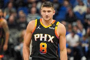 连珠炮!格雷森·阿伦连中2记三分 太阳领先11分打停快船