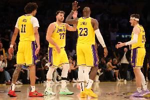 阿里纳斯:东里打得越好老詹就能打得越久 詹想再打2-3年全靠他俩